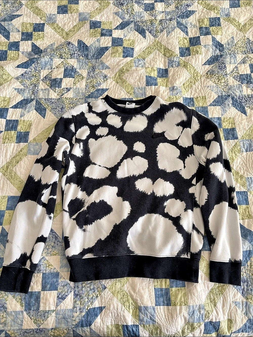 Nike high contrast sweatshirt Black & White Size Small Like New